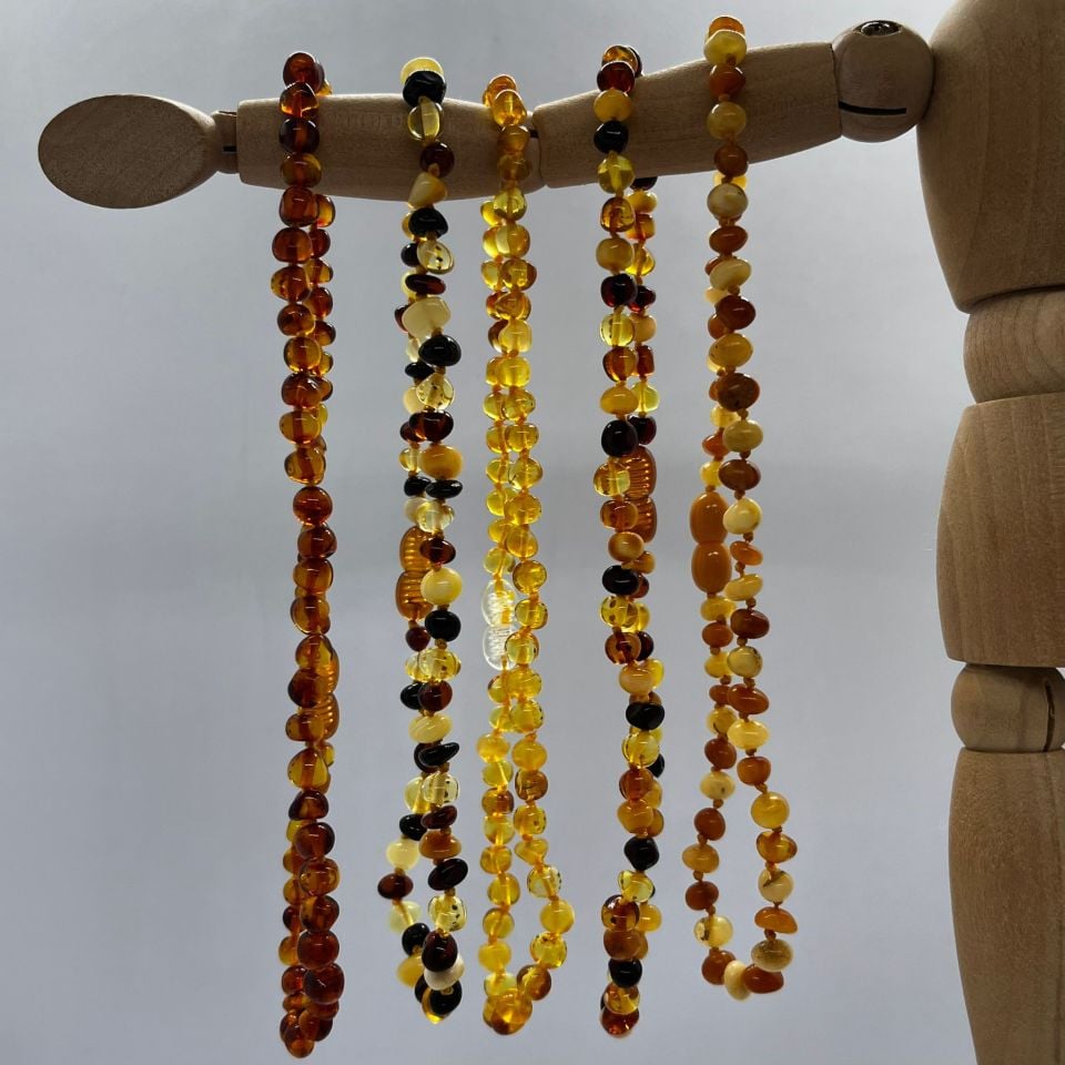 KEHRİBAR BEBEK KOLYESİ